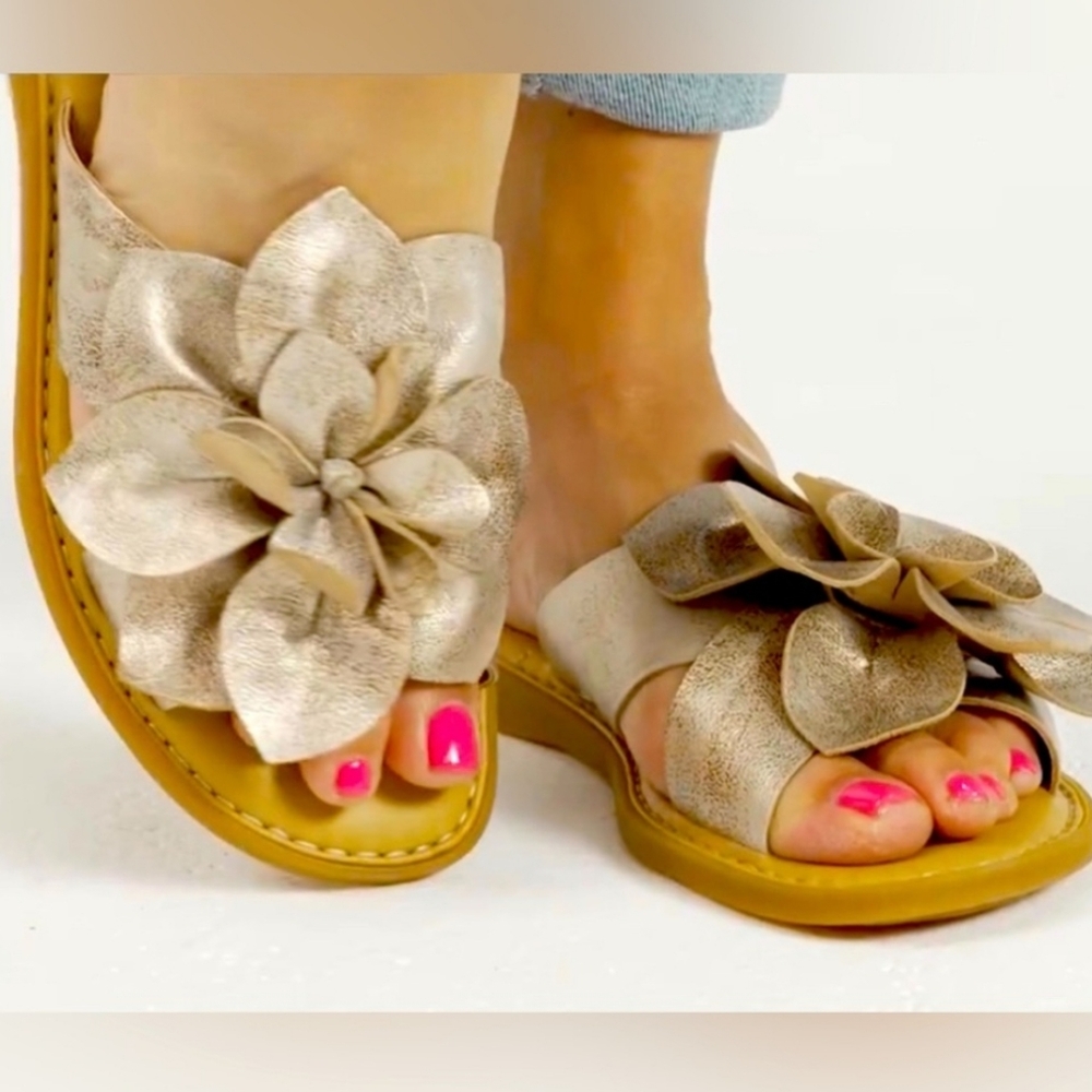 BORN Azalea Flower Leather Sandals Champagne Metallic Comfort Shoe Pewter 6M